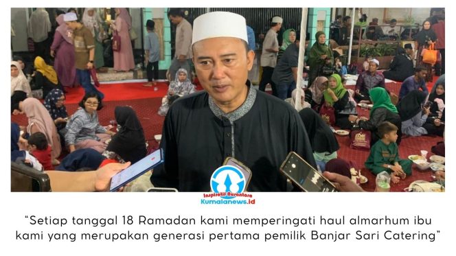 
 Anggota Komisi II DPRD Kota Samarinda, Rusdi Doviyanto, yang juga pemilik Banjar Sari Catering, memberikan keterangan terkait kegiatan buka puasa bersama dan haul jamak yang digelar Banjar Sari Catering (BSC) di Jalan Rotan Pulut Nomor 12, Kelurahan Air Hitam, Kecamatan Samarinda Ulu, Senin (9/3/2026). Kegiatan tersebut dihadiri ratusan warga dari kawasan Perumnas Juanda dan berlangsung khidmat. Foto: Yana Ashari.