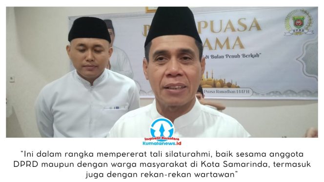 
 Ketua DPRD Kota Samarinda, Helmi Abdullah, memberikan keterangan kepada awak media terkait kegiatan buka puasa bersama yang digelar Dewan Perwakilan Rakyat Daerah (DPRD) Kota Samarinda. Kegiatan ini rutin dilaksanakan sebagai wadah mempererat kebersamaan antara anggota dewan, masyarakat, serta para pemangku kepentingan di Kota Samarinda. Foto: Yana Ashari.