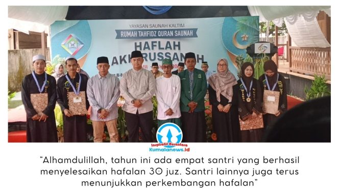 
 Jajaran pengurus Yayasan Rumah Tahfidz Saunah Kaltim berfoto bersama para santri yang berhasil menuntaskan hafalan 30 juz Al-Qur’an usai kegiatan Haflah Akhirussanah ke-VII. Acara tersebut digelar di halaman Kantor Yayasan Rumah Tahfidz Sauna Kaltim, Jalan Mawar RT 12, Kelurahan Sukarame, Kamis (12/3/2026), sebagai bentuk apresiasi atas capaian para santri dalam menghafal Al-Qur’an. Foto: Indirwan.