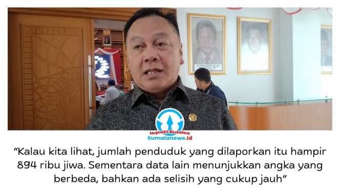 
 Ketua Pansus LKPJ, Achmad Sukamto, memberikan keterangan kepada awak media terkait persoalan utama berupa ketidaksinkronan data jumlah penduduk yang tercantum dalam berbagai sumber resmi. Keterangan tersebut disampaikan usai Rapat Dengar Pendapat (RDP) bersama sejumlah Organisasi Perangkat Daerah (OPD) di Ruang Rapat Utama Lantai 2 DPRD Kota Samarinda, Kamis (9/4/2026). Foto: Yana Ashari.