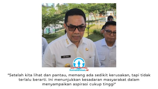 
 Wali Kota Samarinda, Andi Harun, memberikan keterangan usai inspeksi mendadak (sidak) di kawasan Teras Samarinda dan sekitarnya, Rabu (22/4/2026). Sidak dilakukan untuk memantau kondisi fasilitas publik pasca aksi penyampaian aspirasi masyarakat pada 21 April 2026. Foto: Yana Ashari