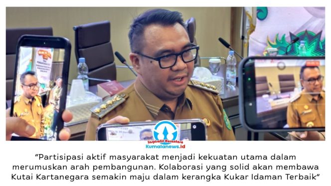 
 Bupati Kutai Kartanegara, Aulia Rahman Basri, memberikan keterangan kepada awak media usai menghadiri Musyawarah Perencanaan Pembangunan (Musrenbang) RKPD Kukar Tahun 2027 di Kantor Bappeda Kukar, Senin (20/4/2026). Foto: Akmal.