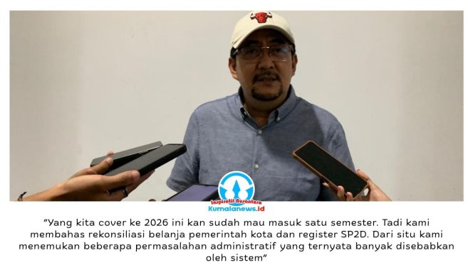 
 Ketua Komisi II DPRD Samarinda, Iswandi, memberikan keterangan usai hearing dengan BPKAD di Ruang Rapat Gabungan DPRD Samarinda, Senin (27/4/2026), terkait evaluasi pengelolaan keuangan dan aset daerah. Foto: Yana Ashari.