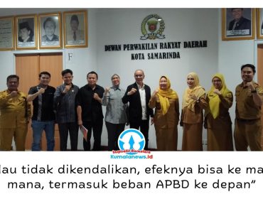 Ketua Komisi IV DPRD Samarinda Mohammad Novan Syahronny Pasie bersama anggota dan Kepala DPPKB Deasy Evriyani berfoto usai rapat hearing, Selasa (28/4/2026), di Ruang Rapat Gabungan DPRD Samarinda. Foto: Yana Ashari.