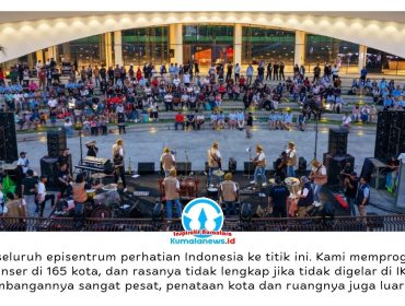 Antusiasme pengunjung terlihat saat turut berdendang dan menikmati alunan musik bersama para seniman Batak dalam Konser Road to 165 Tahun HKBP. Suasana kebersamaan terasa hangat, dengan ratusan penonton larut dalam lagu-lagu yang dibawakan di kawasan IKN. Dok: Humas Otorita Ibu Kota Nusantara.