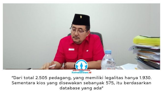 
 Ketua Komisi II DPRD Kota Samarinda, Iswandi, memberikan keterangan terkait ketidaksesuaian data pedagang Pasar Pagi yang dinilai masih bermasalah dan belum transparan. Persoalan ini dinilai berpotensi menghambat penataan pasar serta merugikan para pedagang. Foto: Yana Ashari.