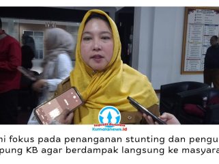 Kepala DPPKB Samarinda Deasy Evriyani memberikan keterangan terkait penguatan program Kampung KB untuk meningkatkan kualitas sumber daya manusia berbasis keluarga. Foto: Yana Ashari.