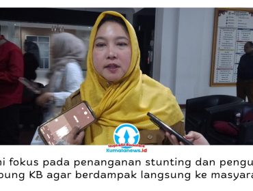 Kepala DPPKB Samarinda Deasy Evriyani memberikan keterangan terkait penguatan program Kampung KB untuk meningkatkan kualitas sumber daya manusia berbasis keluarga. Foto: Yana Ashari.