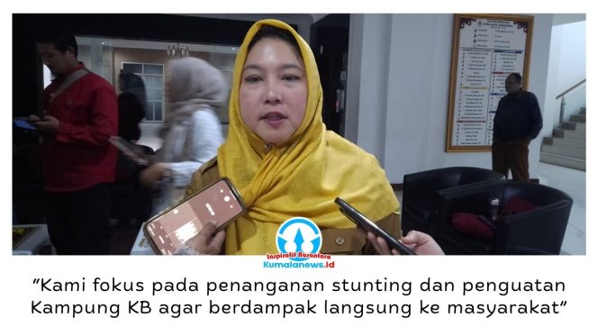 
 Kepala DPPKB Samarinda Deasy Evriyani memberikan keterangan terkait penguatan program Kampung KB untuk meningkatkan kualitas sumber daya manusia berbasis keluarga. Foto: Yana Ashari.