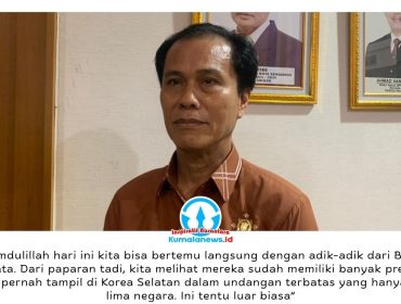 Anggota Komisi IV DPRD Kota Samarinda, Yakob Pangedongan, memberikan keterangan kepada awak media usai audiensi antara Komisi IV DPRD Kota Samarinda dan Sanggar Paduan Suara Borneo Cantata di Ruang Rapat Utama Lantai II DPRD Kota Samarinda, Kamis (23/4/2026). Pertemuan tersebut menjadi ruang dialog untuk menyerap aspirasi serta memahami kondisi sanggar yang telah berkiprah hampir dua dekade. Foto: Yana Ashari.