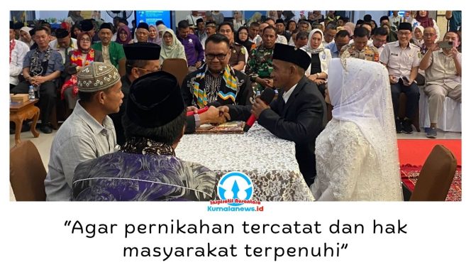 
 Bupati Kutai Kartanegara, Aulia Rahman Basri, menjadi saksi pernikahan massal di Mal Pelayanan Publik (MPP) Kukar, Rabu (29/4/2026). Foto: Fairuzzabady.