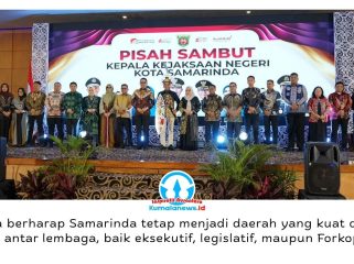 Suasana khidmat mewarnai acara pisah sambut Kepala Kejaksaan Negeri (Kajari) Samarinda yang digelar di Ballroom Hotel Puri Senyiur Samarinda, Rabu malam (15/4/2026). Foto: Yana Ashari.