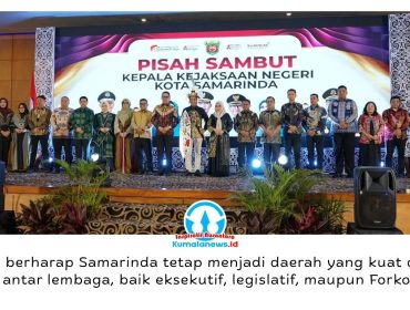 Suasana khidmat mewarnai acara pisah sambut Kepala Kejaksaan Negeri (Kajari) Samarinda yang digelar di Ballroom Hotel Puri Senyiur Samarinda, Rabu malam (15/4/2026). Foto: Yana Ashari.