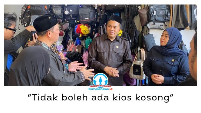 
 Ketua DPRD Kutai Kartanegara, Ahmad Yani, saat melakukan sidak di Pasar Tangga Arung Square, didampingi Wakil Ketua DPRD Kukar dan Plt Disperindag Kukar. Foto: Fairuzzabady.