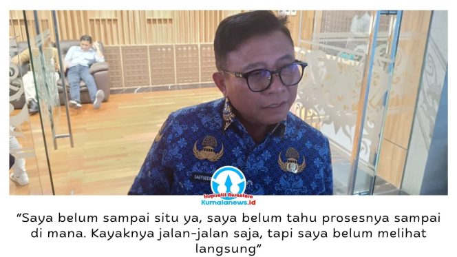 
 Wakil Wali Kota Samarinda, Saefuddin Zuhri, memberikan keterangan kepada awak media terkait belum diterimanya laporan lengkap perizinan pembangunan gereja di kawasan Mangkung Palasu, Samarinda Seberang. Foto: Yana Ashari.