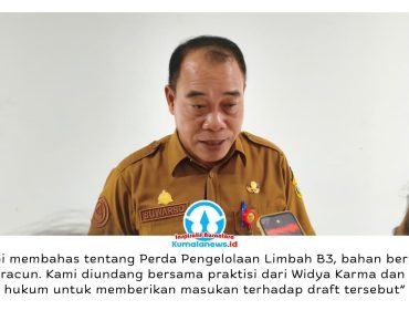 Kepala Dinas Lingkungan Hidup Kota Samarinda, Suwarso, memberikan keterangan terkait masukan dari pihaknya terhadap draft rancangan peraturan daerah (raperda) yang tengah dibahas oleh panitia khusus (pansus) DPRD Kota Samarinda. Foto: Yana Ashari.