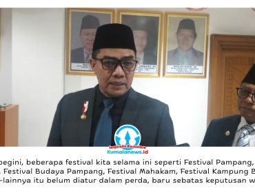 Wali Kota Samarinda, Andi Harun, memberikan keterangan terkait pentingnya penguatan dasar hukum terhadap berbagai festival budaya dan pariwisata di Kota Samarinda agar pelaksanaannya dapat berlangsung secara berkelanjutan, terarah, dan tidak mudah berubah seiring pergantian kepemimpinan daerah. Foto: Yana Ashari.