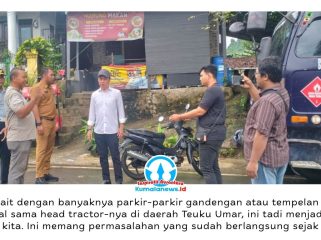 Pemerintah Kota Samarinda melalui Dinas Perhubungan terus berupaya menata ketertiban lalu lintas di kawasan Jalan Teuku Umar, menyusul maraknya parkir kendaraan kereta tempel atau truk gandeng yang dinilai mengganggu aktivitas masyarakat dan membahayakan pengguna jalan, Selasa (26/5/2026). Foto: Yana Ashari.
