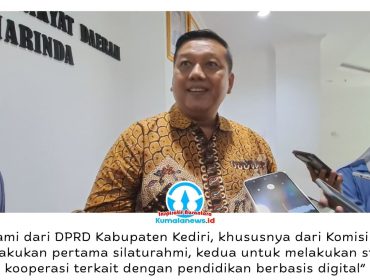 Ketua Komisi IV DPRD Kabupaten Kediri, Dodi Purwanto, memberikan keterangan kepada awak media usai kunjungan kerja dan studi banding di DPRD Kota Samarinda terkait penerapan pendidikan berbasis digital, Rabu (20/05/2026). Foto: Yana Ashari.