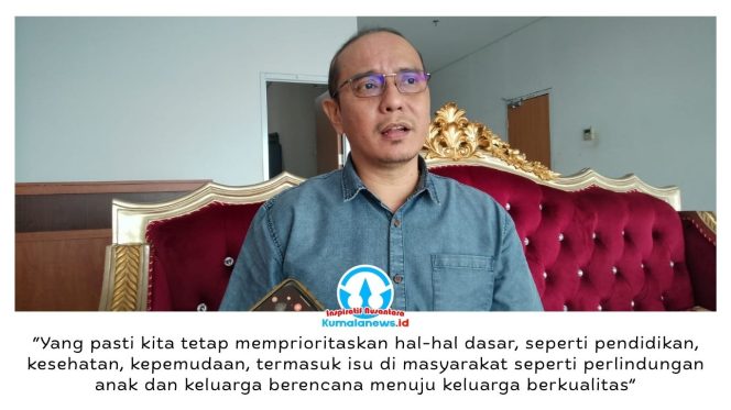 
 Ketua Komisi IV DPRD Kota Samarinda, Mohammad Novan Syahronny Pasie, memberikan keterangan terkait arah kebijakan dan program prioritas tahun 2026 yang tetap difokuskan pada sektor-sektor dasar yang bersentuhan langsung dengan kebutuhan masyarakat. Foto: Yana Ashari.