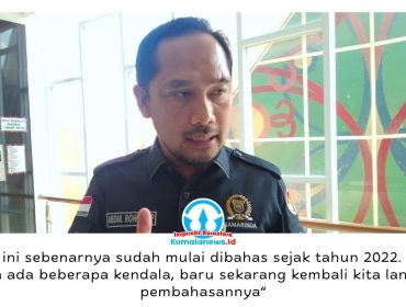 Wakil Ketua Badan Pembentukan Peraturan Daerah (Bapemperda) DPRD Kota Samarinda, Abdul Rohim, memberikan keterangan kepada awak media usai rapat pembahasan Rancangan Peraturan Daerah (Raperda) tentang Pemanfaatan Jalan Kota Samarinda, Senin (11/5/2026). Pembahasan Raperda tersebut diketahui telah dimulai sejak 2022, namun sempat tertunda akibat sejumlah kendala teknis dan administrasi. Foto: Yana Ashari.