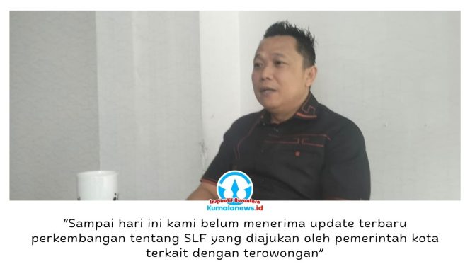 
 Ketua Komisi III DPRD Kota Samarinda, Deni Hakim Anwar, memberikan keterangan kepada awak media terkait belum adanya perkembangan terbaru mengenai dokumen Sertifikat Layak Fungsi (SLF) proyek Terowongan Samarinda. Dokumen tersebut menjadi syarat utama sebelum terowongan dapat difungsionalkan untuk masyarakat. Foto: Yana Ashari.