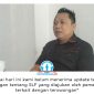 Ketua Komisi III DPRD Kota Samarinda, Deni Hakim Anwar, memberikan keterangan kepada awak media terkait belum adanya perkembangan terbaru mengenai dokumen Sertifikat Layak Fungsi (SLF) proyek Terowongan Samarinda. Dokumen tersebut menjadi syarat utama sebelum terowongan dapat difungsionalkan untuk masyarakat. Foto: Yana Ashari.