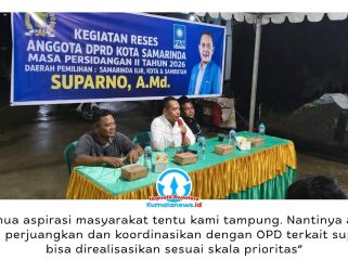 Suparno menggelar kegiatan reses Masa Persidangan II Tahun 2026 di Perum Bumi Sambutan Asri, Jalan Pelita 4 Blok G RT 26, Kecamatan Sambutan, Sabtu (23/5/2026) malam. Dalam kegiatan tersebut, warga menyampaikan berbagai aspirasi terkait kebutuhan infrastruktur dan lingkungan permukiman secara langsung kepada wakil rakyat. Foto: Yana Ashari.
