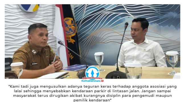 Sekretaris Komisi I DPRD Kota Samarinda, Ronald Stephen Lonteng, menghadiri rapat persiapan penertiban parkir kendaraan truk gandeng di ruang rapat lantai II Dinas Perhubungan Kota Samarinda, Selasa (26/5/2026). Rapat yang dipimpin Kepala Dinas Perhubungan Kota Samarinda, Hotmarulitua Manalu, tersebut turut dihadiri perwakilan ketua RT, asosiasi perusahaan truk gandeng, aparat kepolisian, serta sejumlah instansi terkait guna membahas penanganan parkir kendaraan yang dinilai mengganggu keselamatan dan ketertiban lalu lintas. Foto: Yana Ashari.
