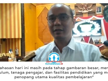 Ketua Komisi IV DPRD Samarinda, Mohammad Novan Syahronny Pasie, memberikan keterangan kepada awak media usai rapat dengar pendapat (hearing) bersama Dinas Pendidikan dan Kebudayaan (Disdikbud) Kota Samarinda, Selasa (5/5/2026). Rapat tersebut membahas penerapan kurikulum terbaru serta kondisi sarana dan prasarana pendidikan mulai dari tingkat SD, SMP, TK hingga PAUD. Foto: Yana Ashari.