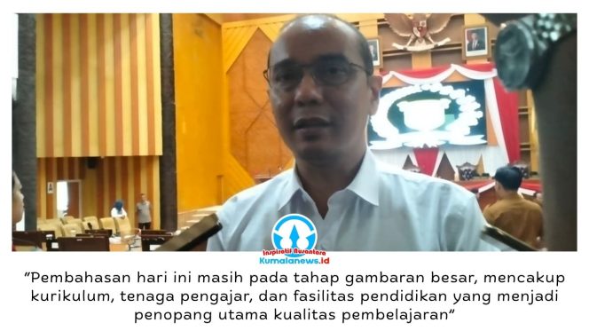 
 Ketua Komisi IV DPRD Samarinda, Mohammad Novan Syahronny Pasie, memberikan keterangan kepada awak media usai rapat dengar pendapat (hearing) bersama Dinas Pendidikan dan Kebudayaan (Disdikbud) Kota Samarinda, Selasa (5/5/2026). Rapat tersebut membahas penerapan kurikulum terbaru serta kondisi sarana dan prasarana pendidikan mulai dari tingkat SD, SMP, TK hingga PAUD. Foto: Yana Ashari.