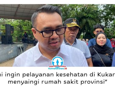 Aulia Rahman Basri memberikan keterangan terkait upaya Pemerintah Kabupaten Kutai Kartanegara (Kukar) dalam meningkatkan layanan kesehatan melalui pengembangan fasilitas rumah sakit, pembangunan laboratorium kesehatan masyarakat, serta pemenuhan tenaga dokter di wilayah pedalaman, Minggu (24/5/2026). Foto: Fairuzzabady.