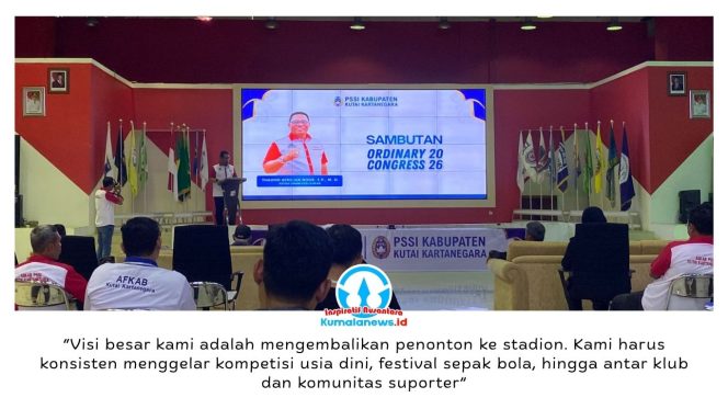 
 Ketua PSSI Kabupaten Kutai Kartanegara, Thauhid Afrillian Noor, memberikan sambutan dalam Kongres Biasa PSSI Kutai Kartanegara 2026 di Aula Serba Guna Dispora Kukar, Kompleks Stadion Aji Imbut, Tenggarong Seberang, Sabtu (2/5/2026). Foto: Fairuzzabady.