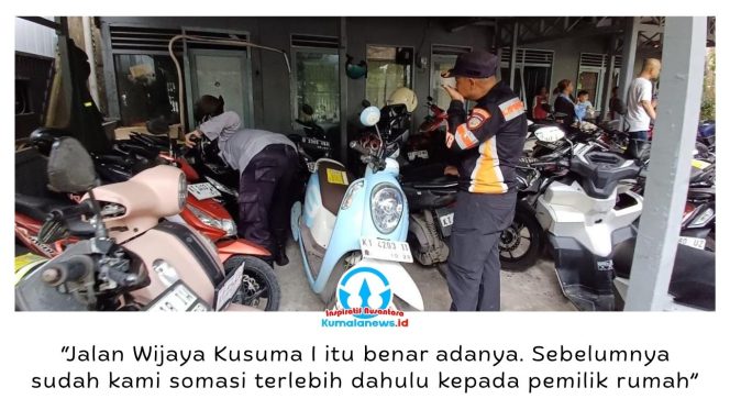 
 Petugas dari Dinas Perhubungan Kota Samarinda melakukan penertiban di salah satu rumah warga di Jalan Wijaya Kusuma I, Samarinda, Sabtu (9/5/2026). Foto: Yana Ashari.