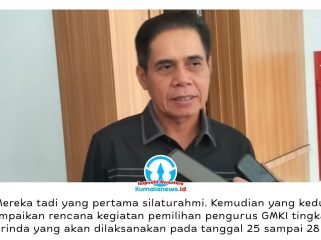 Ketua DPRD Kota Samarinda, Helmi Abdullah, memberikan keterangan kepada awak media usai menerima audiensi Gerakan Mahasiswa Kristen Indonesia (GMKI) Kota Samarinda di Ruang Ketua DPRD Kota Samarinda, Selasa (2/6/2026). Pertemuan tersebut menjadi ajang silaturahmi sekaligus membahas agenda organisasi mahasiswa. Foto: Yana Ashari.