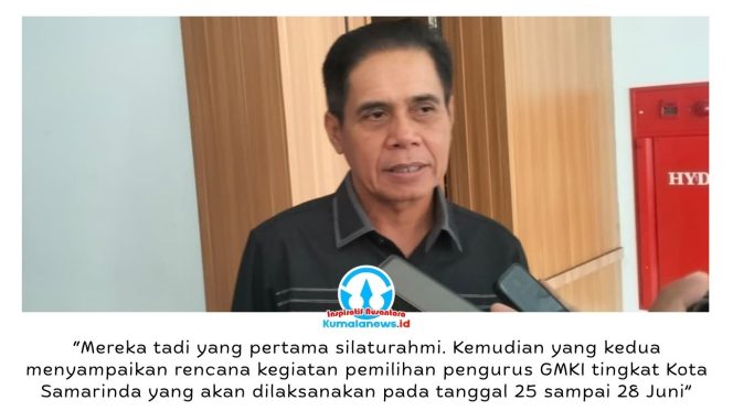 
 Ketua DPRD Kota Samarinda, Helmi Abdullah, memberikan keterangan kepada awak media usai menerima audiensi Gerakan Mahasiswa Kristen Indonesia (GMKI) Kota Samarinda di Ruang Ketua DPRD Kota Samarinda, Selasa (2/6/2026). Pertemuan tersebut menjadi ajang silaturahmi sekaligus membahas agenda organisasi mahasiswa. Foto: Yana Ashari.