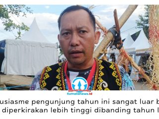 Sekretaris Panitia Festival Budaya Dayak Kenyah 2026, Yusak Lukas, menyebut jumlah pengunjung Festival Budaya Dayak Kenyah di Desa Budaya Pampang tahun ini diperkirakan melampaui capaian tahun sebelumnya. Foto: Yana Ashari.