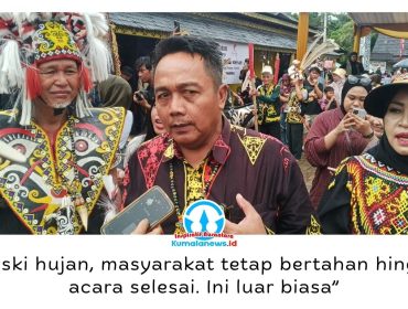 Kepala Bidang Pengembangan Ekonomi Kreatif Dispar Kaltim, Awang Khalik, memberikan keterangan kepada awak media usai penutupan Festival Budaya Dayak Kenyah ke-53 di Lamin Adat Desa Budaya Pampang, Samarinda, Minggu (28/6/2026). Foto: Yana Ashari.