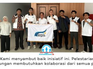Ketua DPRD Kota Samarinda, Helmi Abdullah, berfoto bersama jajaran organisasi kepemudaan Saatnya Bergerak Kalimantan Timur usai audiensi di Ruang Ketua DPRD Kota Samarinda, Senin (29/6/2026). Pertemuan tersebut membahas penguatan sinergi dalam mendukung pelestarian lingkungan melalui edukasi, penelitian, dan aksi nyata yang melibatkan generasi muda.