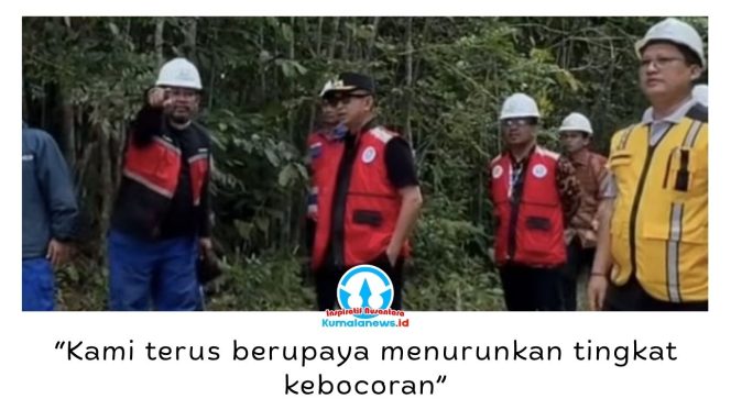 
 Wali Kota Balikpapan, Dr. H. Rahmad Mas'ud, S.E., M.E., meninjau proyek revitalisasi pipa induk Perumda Tirta Manuntung Balikpapan (PTMB) di Kilometer 8, Balikpapan Utara, Kamis (18/6/2026). Revitalisasi dilakukan untuk meningkatkan keandalan distribusi air bersih dan kualitas pelayanan kepada masyarakat.