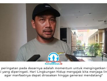 Anggota Komisi III DPRD Kota Samarinda, Abdul Rohim, memberikan keterangan kepada awak media usai peringatan Hari Lingkungan Hidup Sedunia 2026 di kawasan insinerator Kampung Baqa, Selasa (30/6/2026). Ia mengapresiasi peresmian TPST dan insinerator sebagai langkah memperkuat pengelolaan sampah yang modern, sekaligus mendorong pengelolaan sampah berbasis masyarakat. Foto: Yana Ashari.