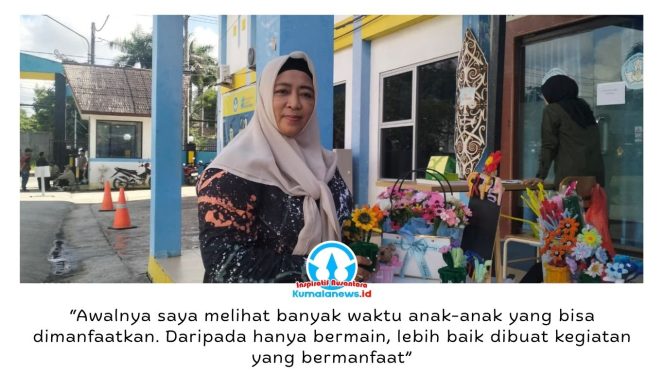 
 Wali Asrama SRT 24 Samarinda, Wahidah, mengatakan kegiatan kerajinan tangan ini dilakukan untuk memanfaatkan waktu luang siswa agar lebih produktif dan tidak hanya digunakan untuk bermain. Foto: Yana Ashari.