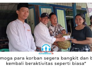 Anggota DPRD Kota Samarinda, Samri Shaputra, menyerahkan bantuan kepada warga terdampak musibah kebakaran di Jalan Pangeran Bendahara, Kelurahan Mesjid, Kecamatan Samarinda Seberang, sebagai bentuk kepedulian dan dukungan terhadap proses pemulihan para korban.