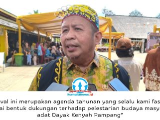 Kepala Disporapar Kota Samarinda, Muslimin, menegaskan Festival Budaya Dayak Kenyah merupakan wujud komitmen pemerintah dalam melestarikan budaya yang telah menjadi identitas masyarakat Desa Wisata Budaya Pampang. Foto: Yana Ashari.