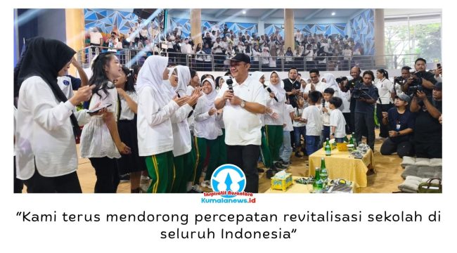 Menteri Pendidikan Dasar dan Menengah (Mendikdasmen), Abdul Mu'ti, berinteraksi dengan siswa dan siswi dalam kegiatan Pagi Ceria yang diikuti ribuan pelajar dan guru di Balikpapan, Kalimantan Timur, Jumat (5/6/2026). Foto: M Hilmansyah.