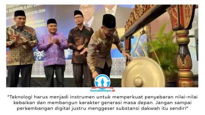 
 Wali Kota Balikpapan, Rahmad Mas’ud, secara resmi membuka Temu Forum Dekanat Dakwah dan Komunikasi (Fordakom) Perguruan Tinggi Keagamaan Islam (PTKI) se-Indonesia Tahun 2026 di Hotel Grand Senyiur, Balikpapan, Kamis (4/6/2026). Pembukaan kegiatan ditandai dengan pemukulan gong sebagai simbol dimulainya forum yang membahas penguatan dakwah dan komunikasi Islam di era digital. Foto: M Hilmansyah.