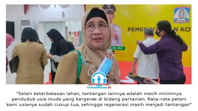 
 Kepala Dinas Ketahanan Pangan, Pertanian dan Perikanan (DKP3) Kota Balikpapan, Sri Wahjuningsih, menyampaikan bahwa regenerasi petani masih menjadi tantangan di Balikpapan karena mayoritas petani aktif saat ini berada pada kelompok usia lanjut, sementara minat generasi muda untuk terjun ke sektor pertanian masih relatif rendah. Foto: M Hilmansyah.