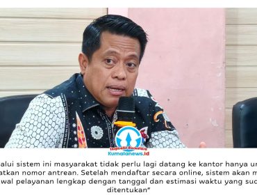 Kepala Dinas Pendidikan dan Kebudayaan Kota Balikpapan, Irfan Taufik, memberikan keterangan kepada awak media usai konferensi pers pelaksanaan Sistem Penerimaan Murid Baru (SPMB) Tahun Ajaran 2026/2027 di Aula Kantor Disdikbud Balikpapan, Kamis (4/6/2026). Dalam kesempatan tersebut, Disdikbud memperkenalkan sistem antrean verifikasi dan validasi dokumen secara online untuk meningkatkan kualitas pelayanan kepada masyarakat. Foto: M Hilmansyah.