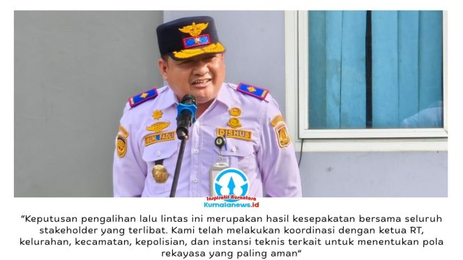 
 Kepala Dinas Perhubungan Kota Balikpapan, Muhamad Fadli Paturrahman, memberikan keterangan terkait penerapan rekayasa lalu lintas akibat penutupan ruas jalan yang terdampak longsor. Kebijakan tersebut ditetapkan setelah melalui serangkaian rapat koordinasi yang melibatkan unsur kecamatan, kelurahan, ketua RT, kepolisian, instansi teknis, serta perwakilan masyarakat guna memastikan pengaturan arus lalu lintas berjalan aman dan efektif. Foto: M Hilmansyah.
