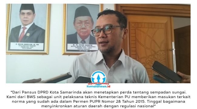 Kepala BWS Kalimantan IV Samarinda, Andri Rachmanto Wibowo, memberikan keterangan terkait masukan BWS dalam pembahasan Raperda Sempadan Sungai oleh Pansus III DPRD Kota Samarinda yang mengacu pada Peraturan Menteri PUPR Nomor 28 Tahun 2015 tentang Penetapan Garis Sempadan Sungai dan Danau. Foto: Yana Ashari.